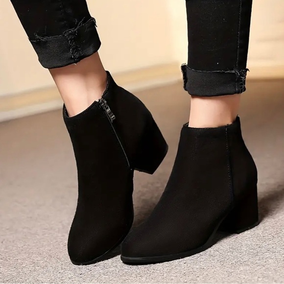 Time and True sz10 Retro Fall Winter Women Boots black Suede Short Block Heel - Picture 11 of 11